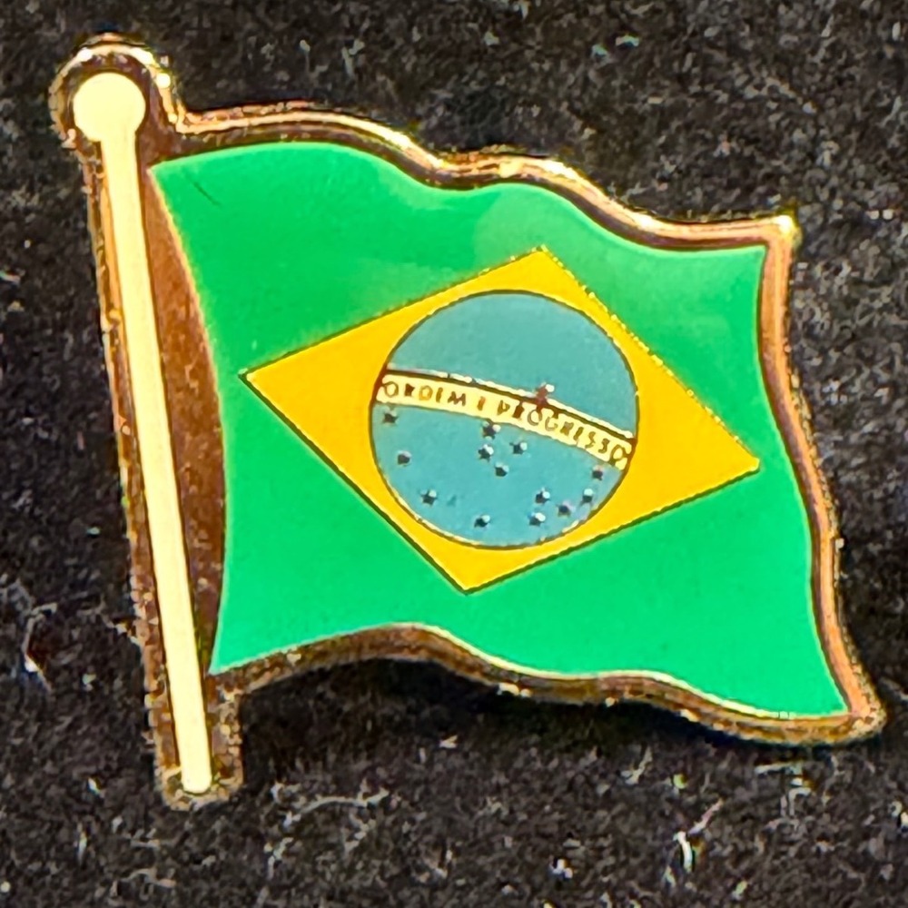 Brazil Flag Enamel Lapel Pin Gold Tone Waving National Flag Brazil Souvenir